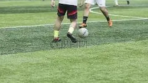 何超莲关注窦骁新作品，谈及男友吻戏不介意